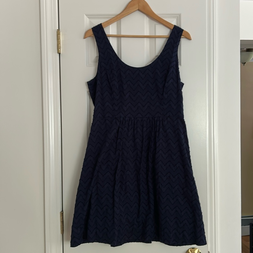 Vineyard Vines navy dress size 10